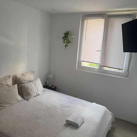 ניס Privat Room In Private Security Residence With Free Parking, 1 Minute From Tramway, 9 Minutes From De Center, Accessible All Transports מראה חיצוני תמונה